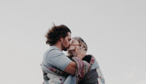 How to take a good couple photo?