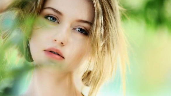 How to show the mood of a model through portrait photography?