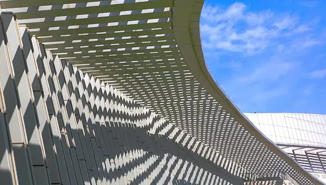 How to take good photos under strong overhead light at noon? Try these 4 moves