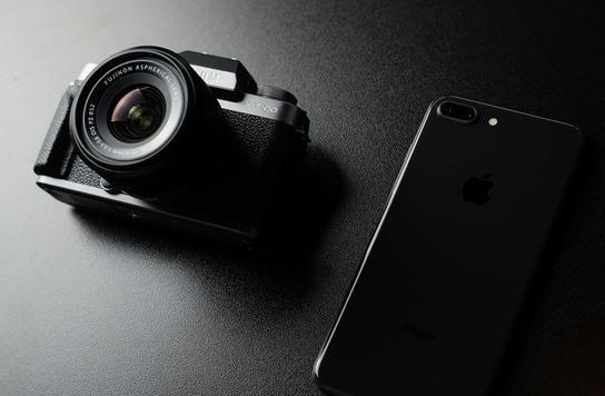 Is the camera dead? Will it be replaced by more convenient and increasingly powerful mobile phones?